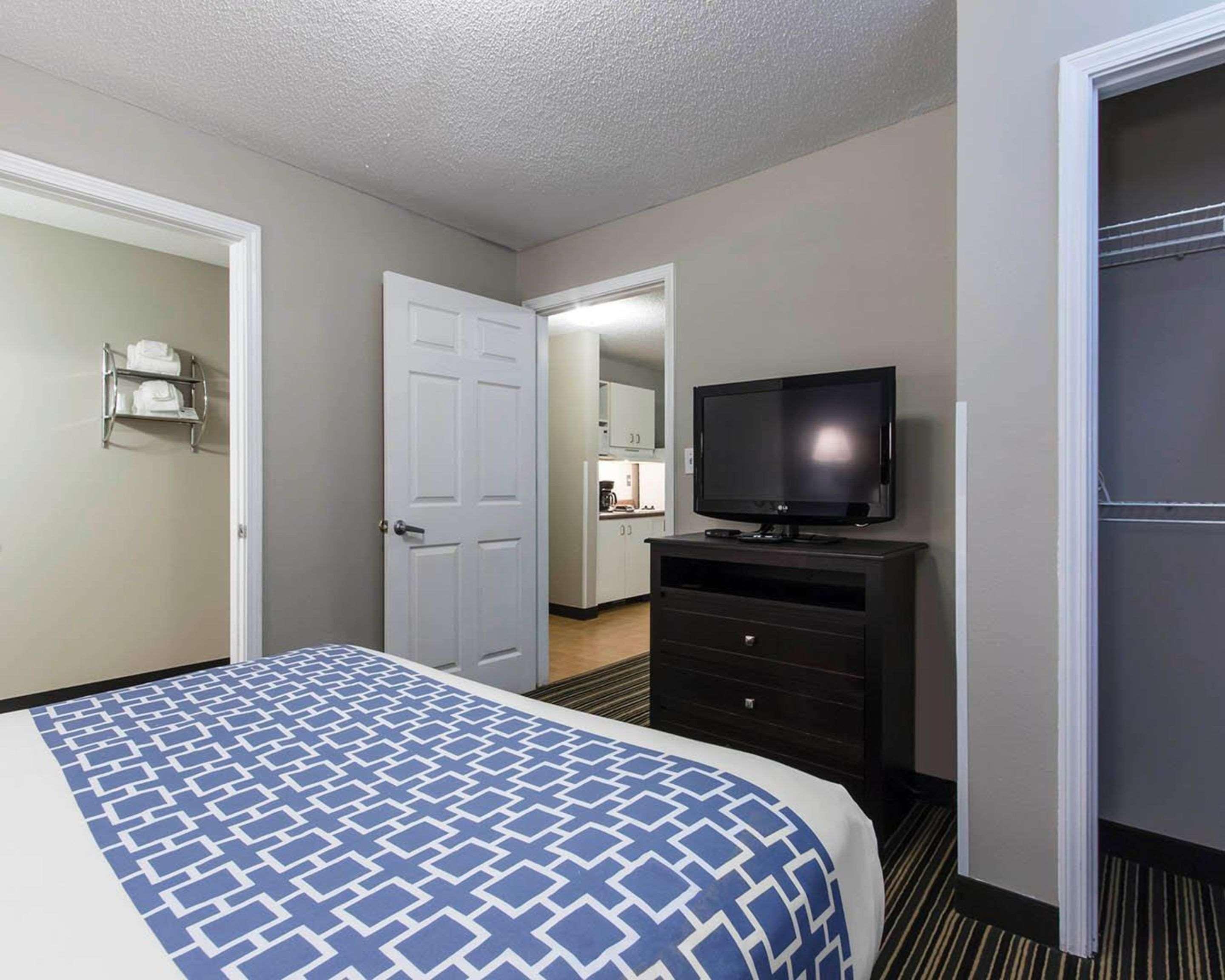 Suburban Extended Stay Hotel Naval Base Area Warrington Extérieur photo