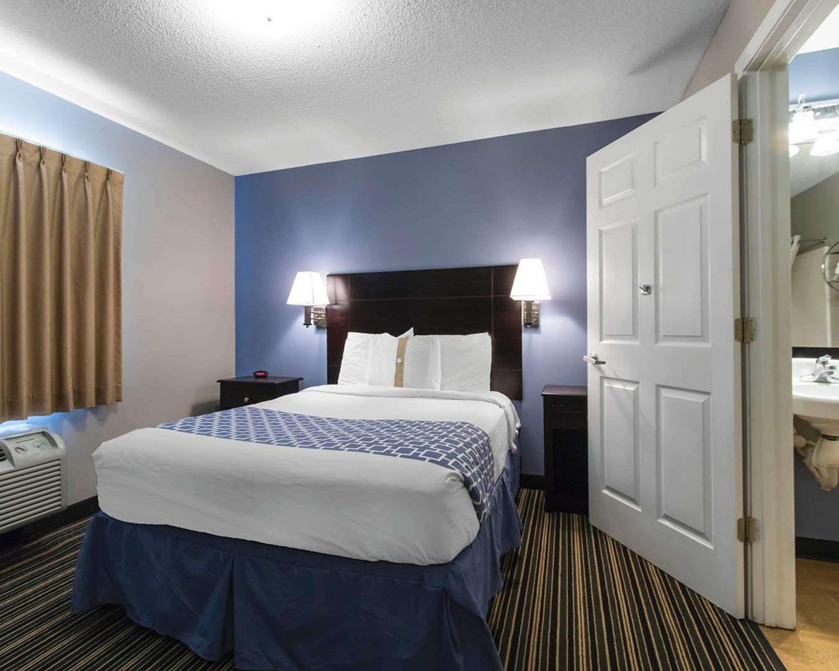 Suburban Extended Stay Hotel Naval Base Area Warrington Extérieur photo